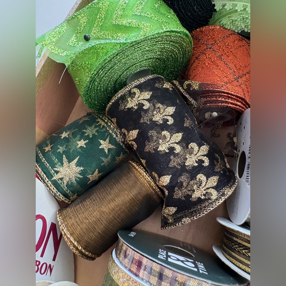 Ribbons, assorted styles, in a Nautical Scene Bob’s Box - Picture 9 of 16